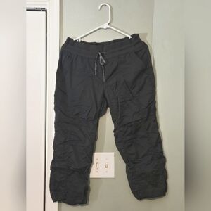 North face cropped pants